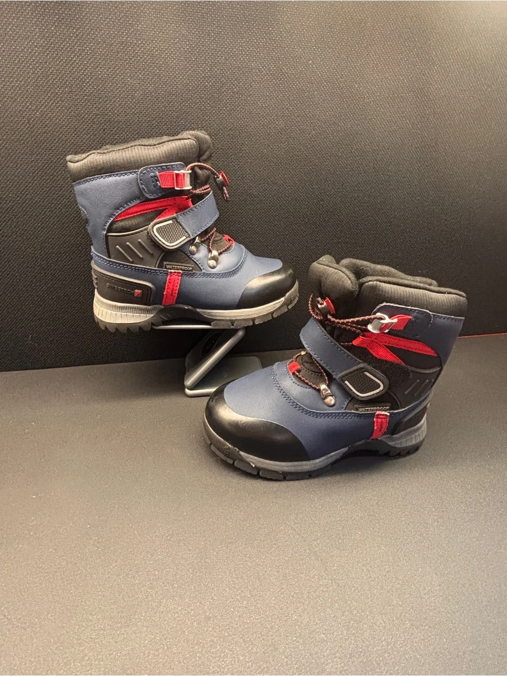 SwissTech 3M Thinsulate Sz10 (fits 6yo) Kid Waterproof Snow Boots Rated to -25F